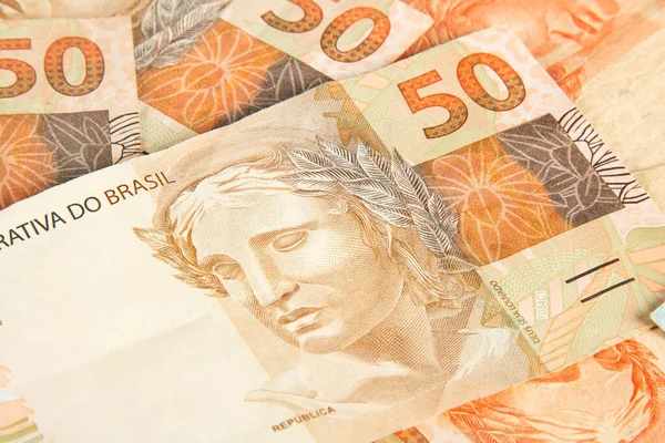 Juros altos aumentam inadimplência entre pequenos negócios, que recorrem ao crédito para sobreviver