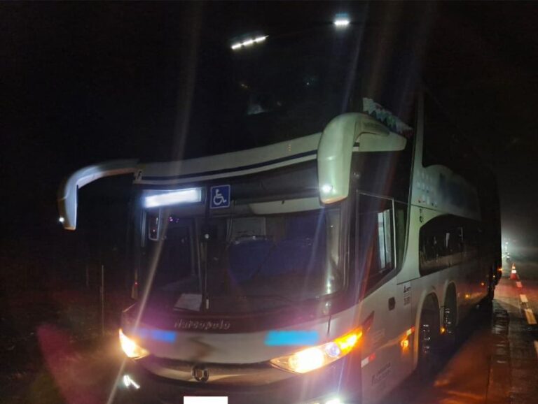 Acidente entre ônibus e moto deixa ferido em Jaú