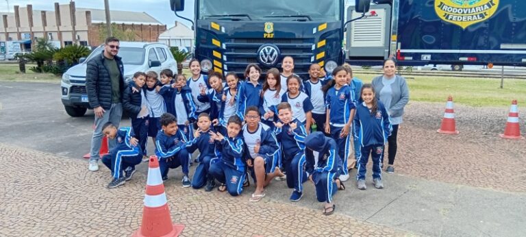 Carreta da PRF realiza 455 atendimentos