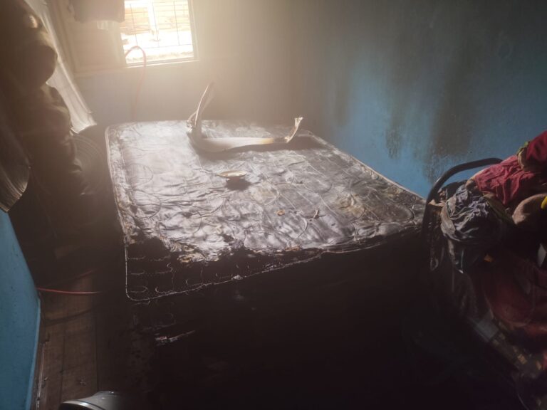 Bombeiros combatem Incêndio em residência de Marília