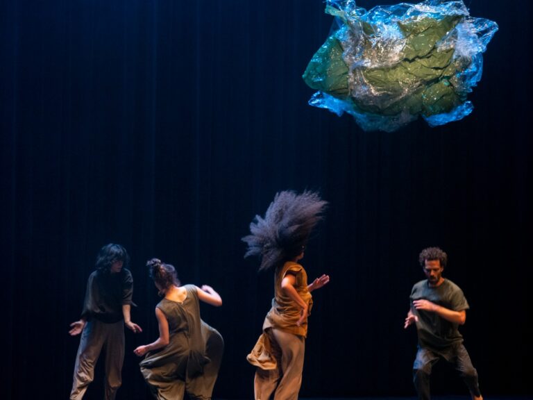 SESI Marília recebe espetáculo e oficina