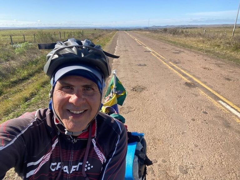 Ciclista Aurélio Magalhães chega a Marília após volta ao mundo