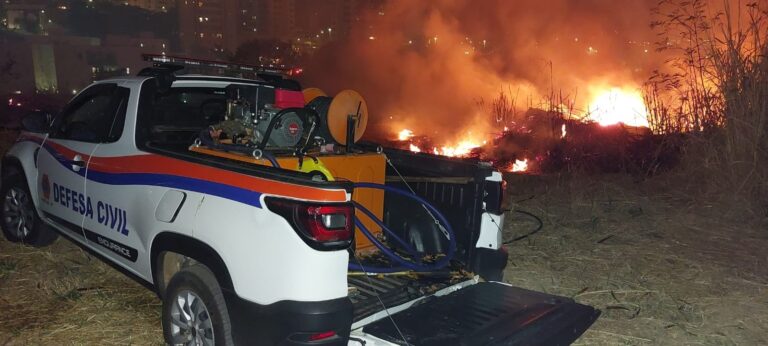 Defesa Civil auxilia Corpo de Bombeiros no combate às queimadas