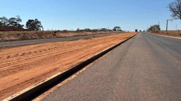 Obras de pavimentação avançam na Avenida Luiz Toffoli