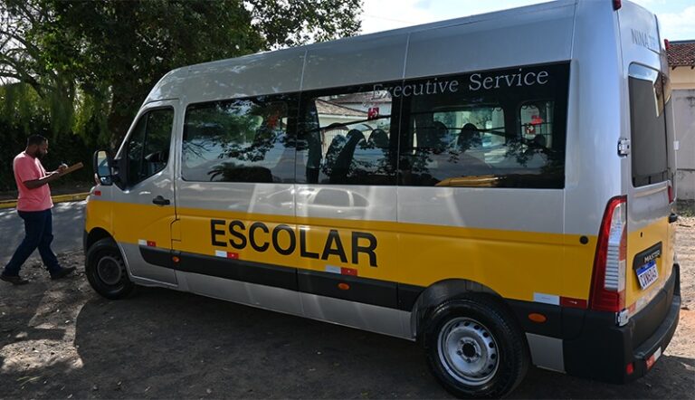 Pompeia realiza fiscalização no transporte escolar rural