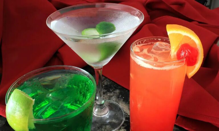 Vigilância Sanitária realiza orientação sobre bebidas em estabelecimentos