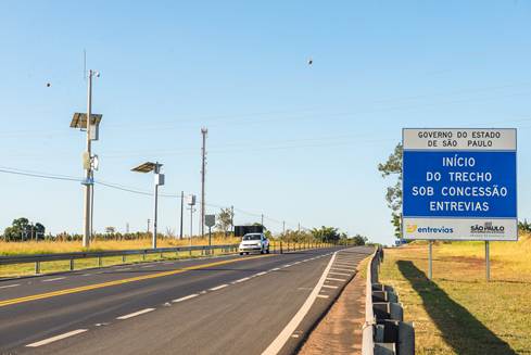 Feriado no páreo: Entrevias projeta fluxo de 639 mil veículos; tráfego deve saltar 14% nas rodovias da região