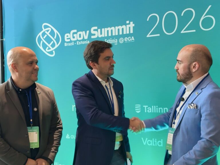 Marília Inteligente: Prefeito assina acordo internacional na Europa para digitalizar 100% da cidade