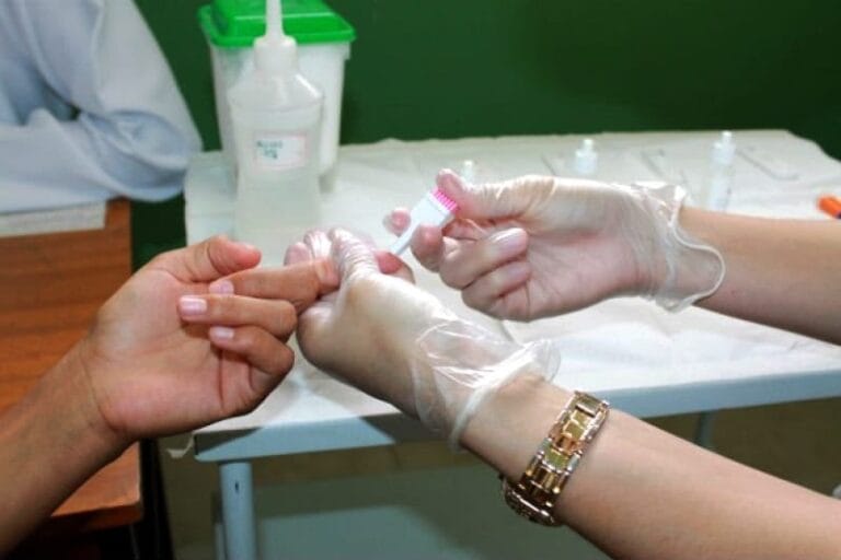 Feira noturna terá testes grátis de  hepatite nesta quinta; doença mata mais que HIV
